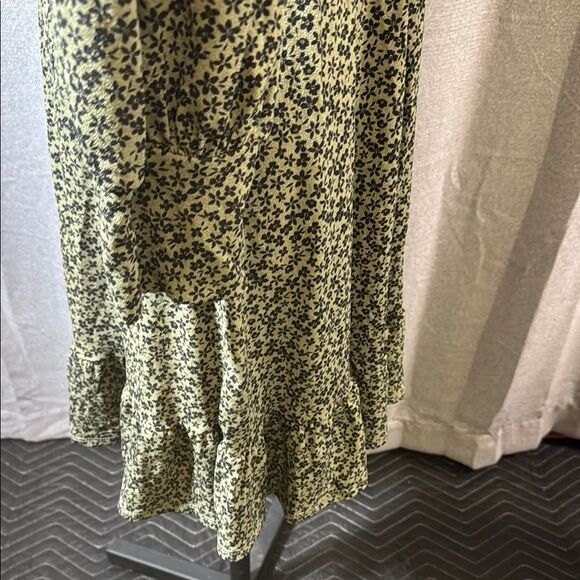 Women's Floral Dress - Black and Green - Picture 12 of 14